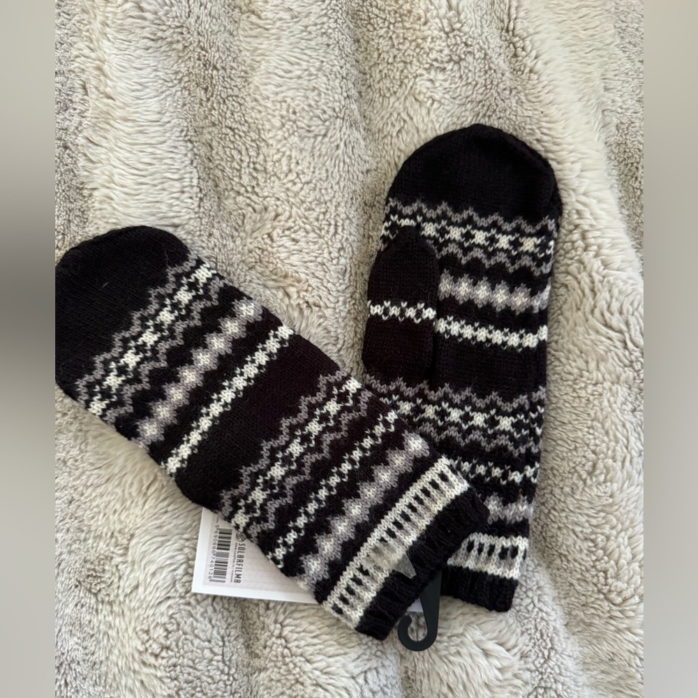 Wool Gloves with Tags